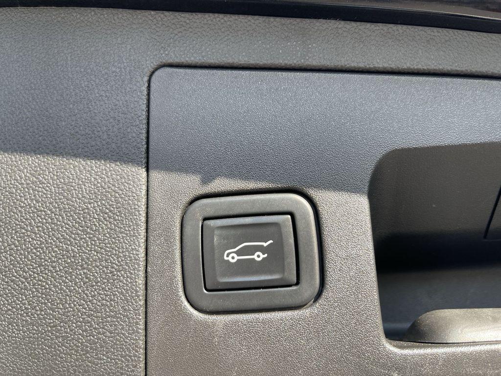 used 2022 Cadillac XT5 car, priced at $31,885