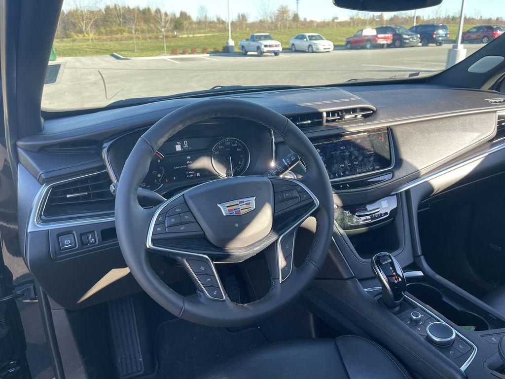 used 2022 Cadillac XT5 car, priced at $31,885