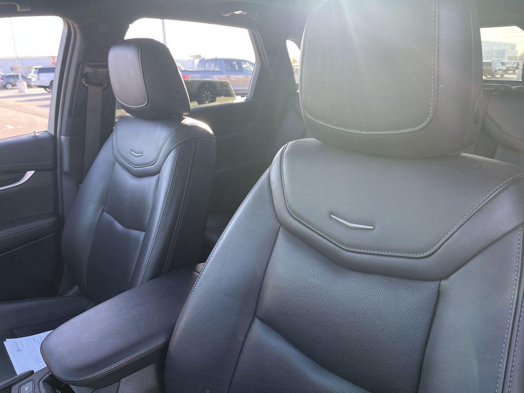 used 2022 Cadillac XT5 car, priced at $31,885