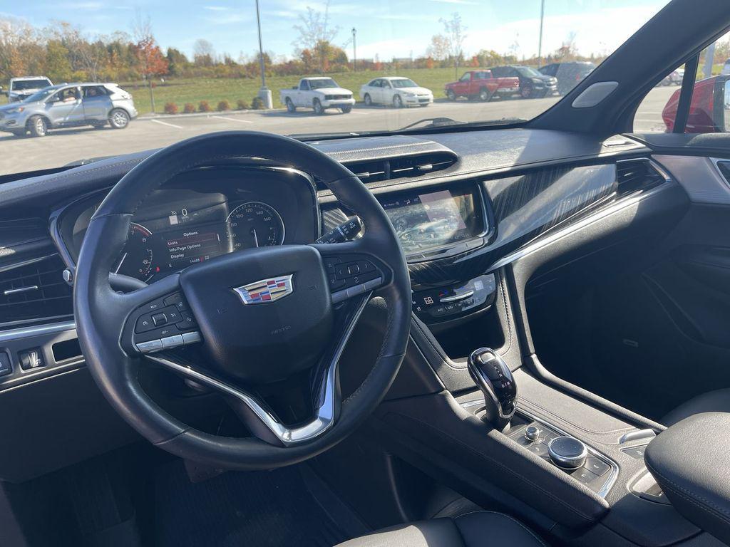used 2023 Cadillac XT6 car, priced at $41,015