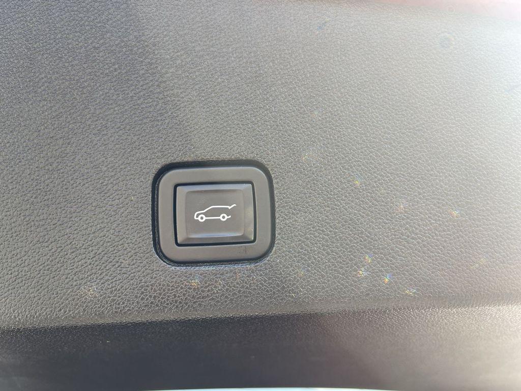 used 2023 Cadillac XT6 car, priced at $41,015