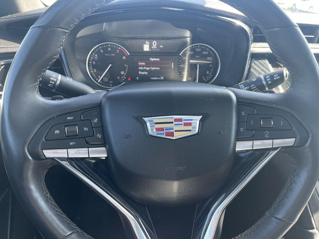 used 2023 Cadillac XT6 car, priced at $41,015