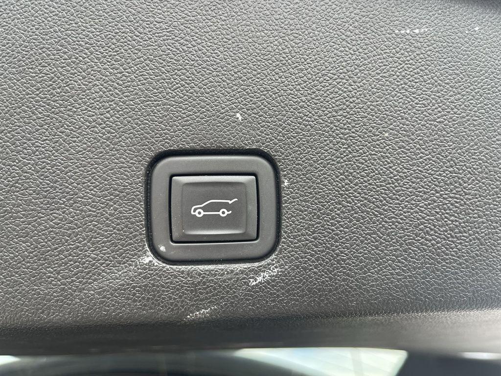 used 2023 Cadillac XT6 car, priced at $40,000