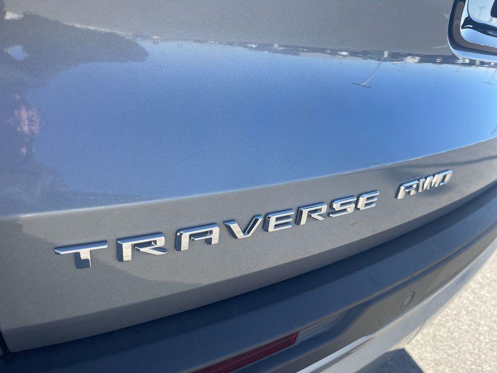 used 2025 Chevrolet Traverse car, priced at $35,189
