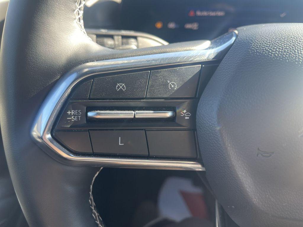 used 2025 Chevrolet Traverse car, priced at $35,189