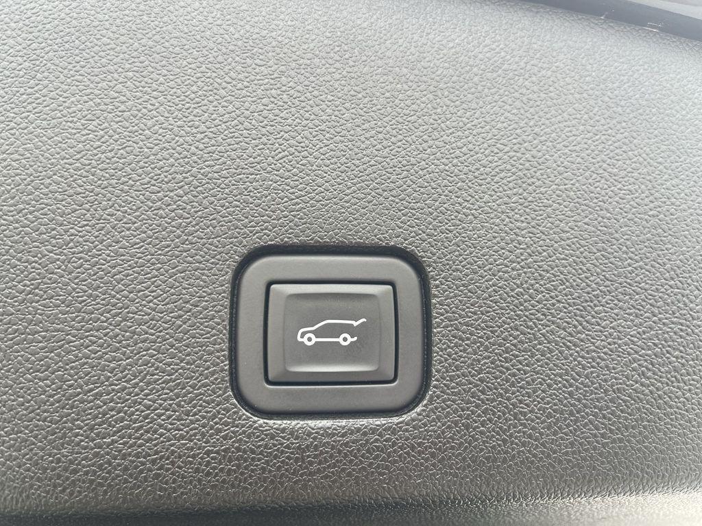 used 2023 Cadillac XT6 car, priced at $42,456