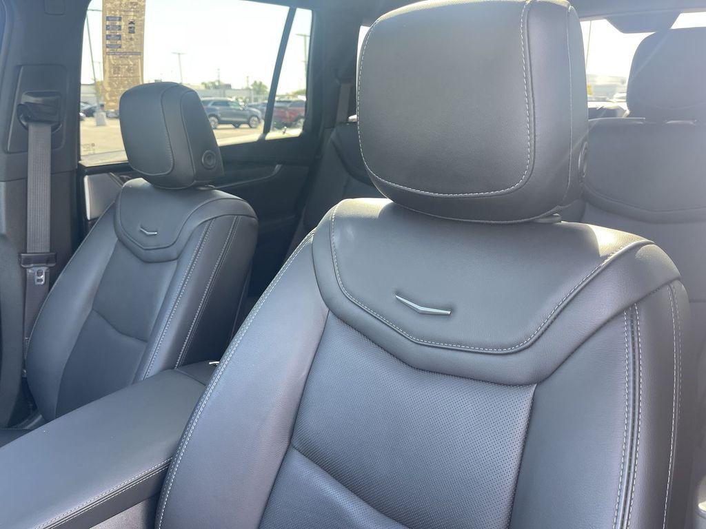 used 2023 Cadillac XT6 car, priced at $42,456