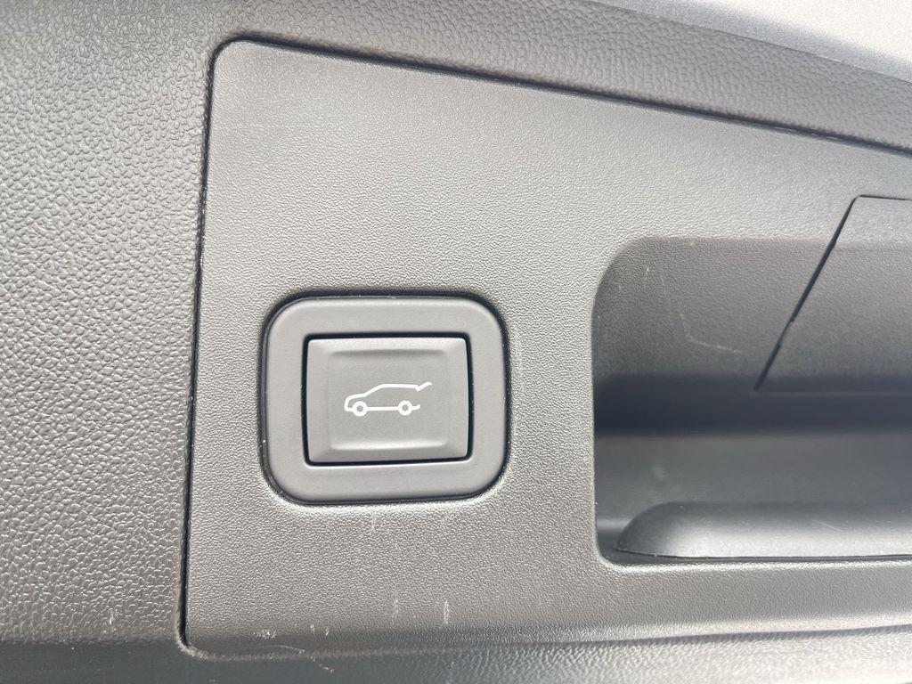 used 2024 Cadillac XT5 car, priced at $40,949