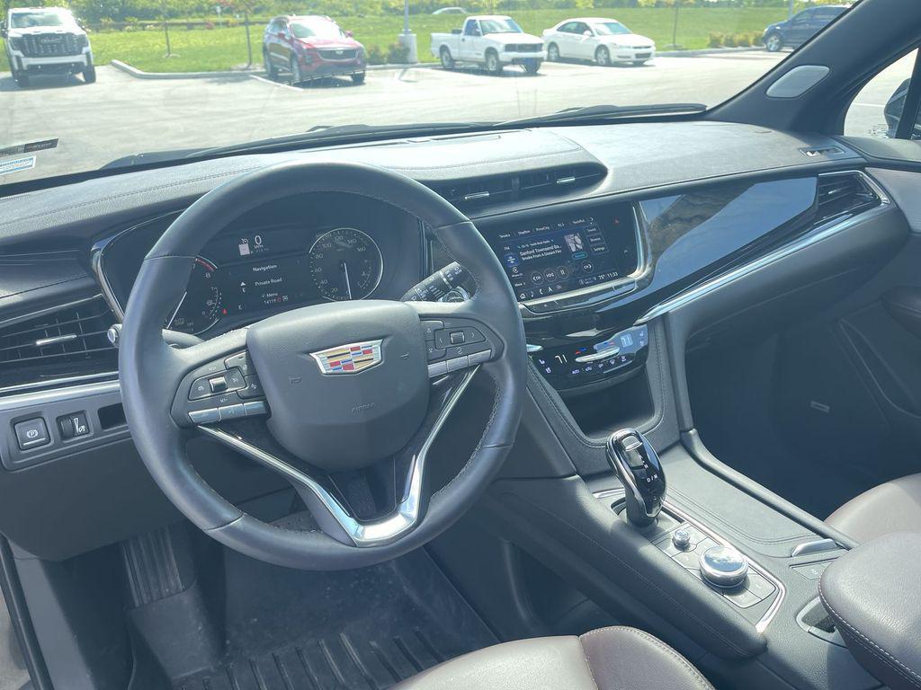 used 2023 Cadillac XT6 car, priced at $47,234