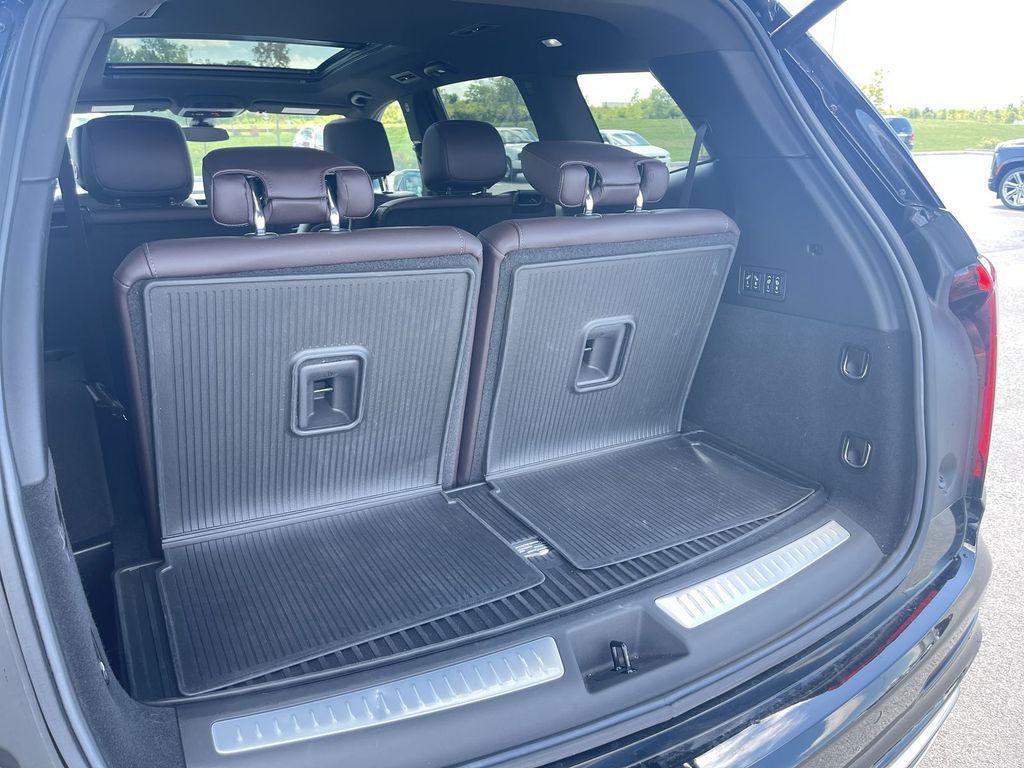 used 2023 Cadillac XT6 car, priced at $47,234