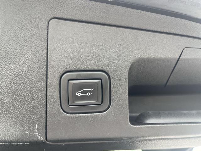 used 2022 Cadillac XT5 car, priced at $29,000
