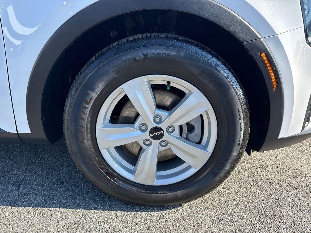 used 2024 Kia Sorento car, priced at $26,898