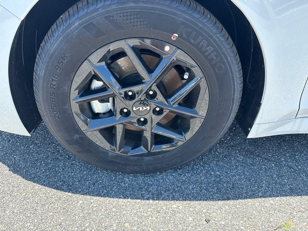 new 2025 Kia K5 car, priced at $27,617