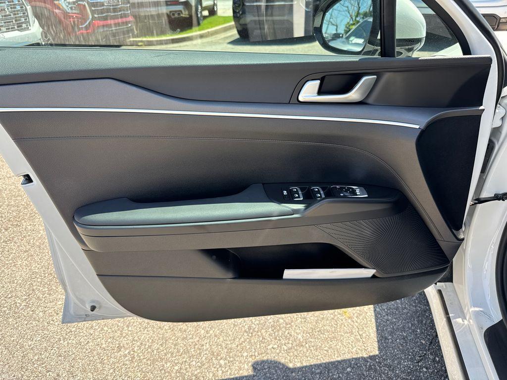 new 2025 Kia K5 car, priced at $27,617