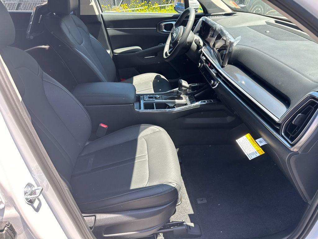 new 2025 Kia Sorento car, priced at $37,905