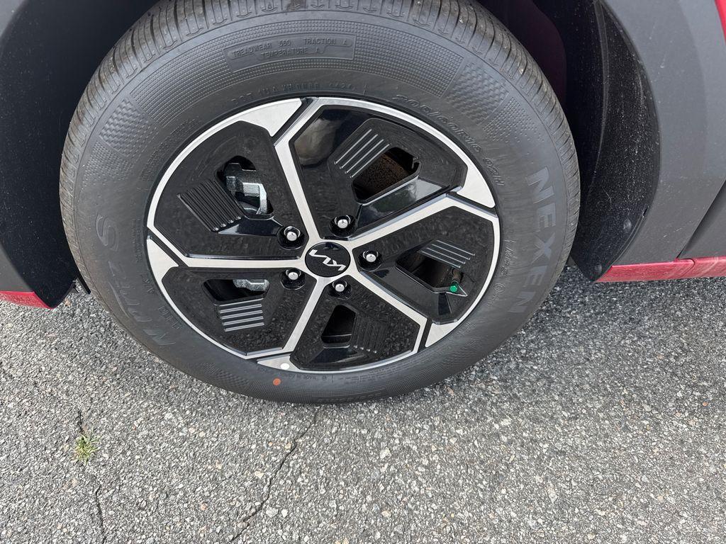 new 2025 Kia Niro car, priced at $30,310