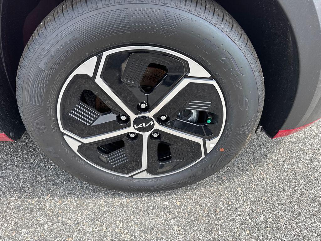 new 2025 Kia Niro car, priced at $30,310