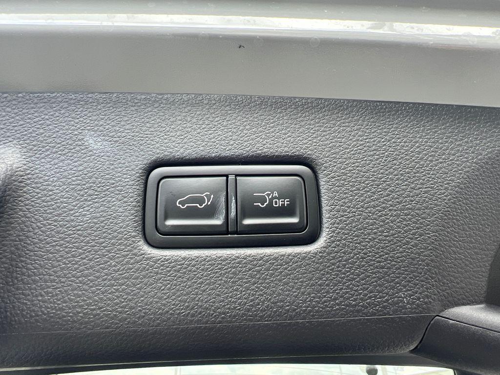 new 2025 Kia Carnival Hybrid car, priced at $43,553