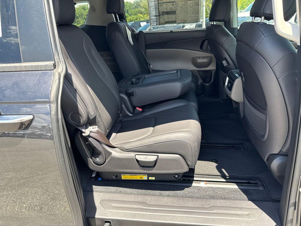 new 2025 Kia Carnival Hybrid car, priced at $43,083