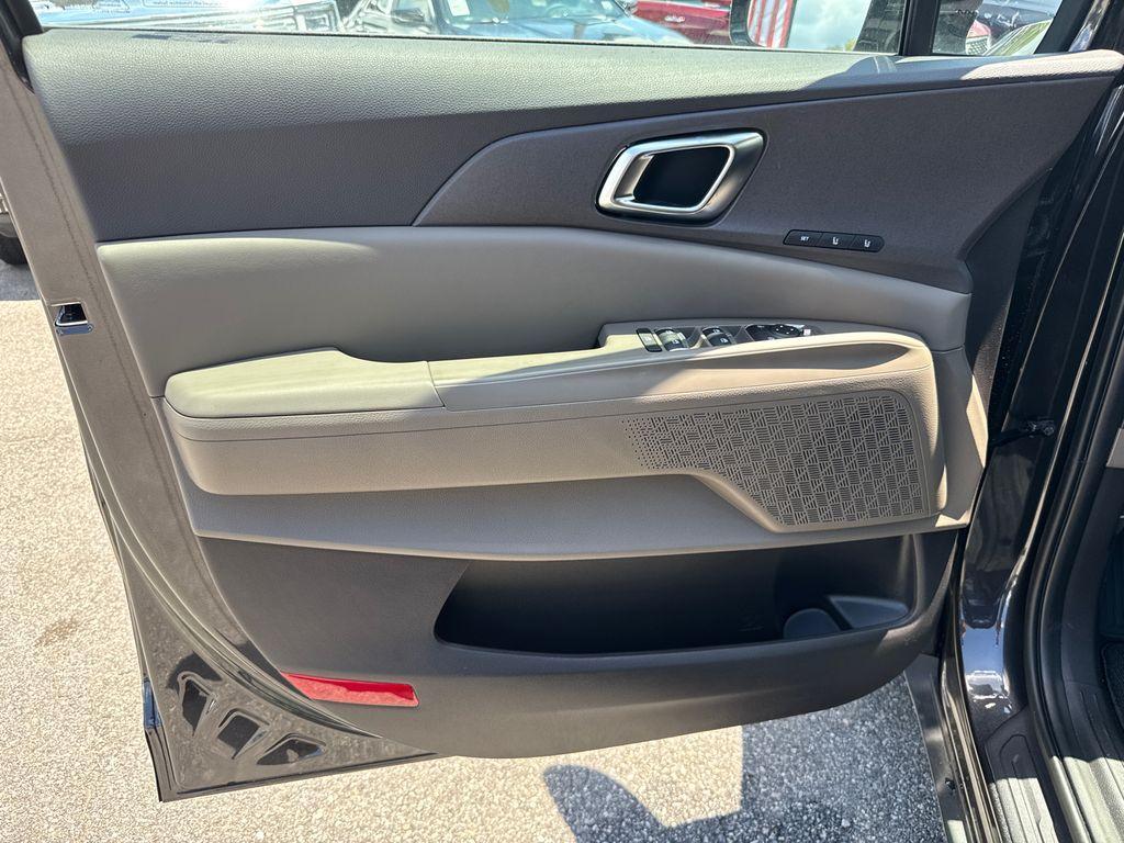 new 2025 Kia Carnival Hybrid car, priced at $43,083