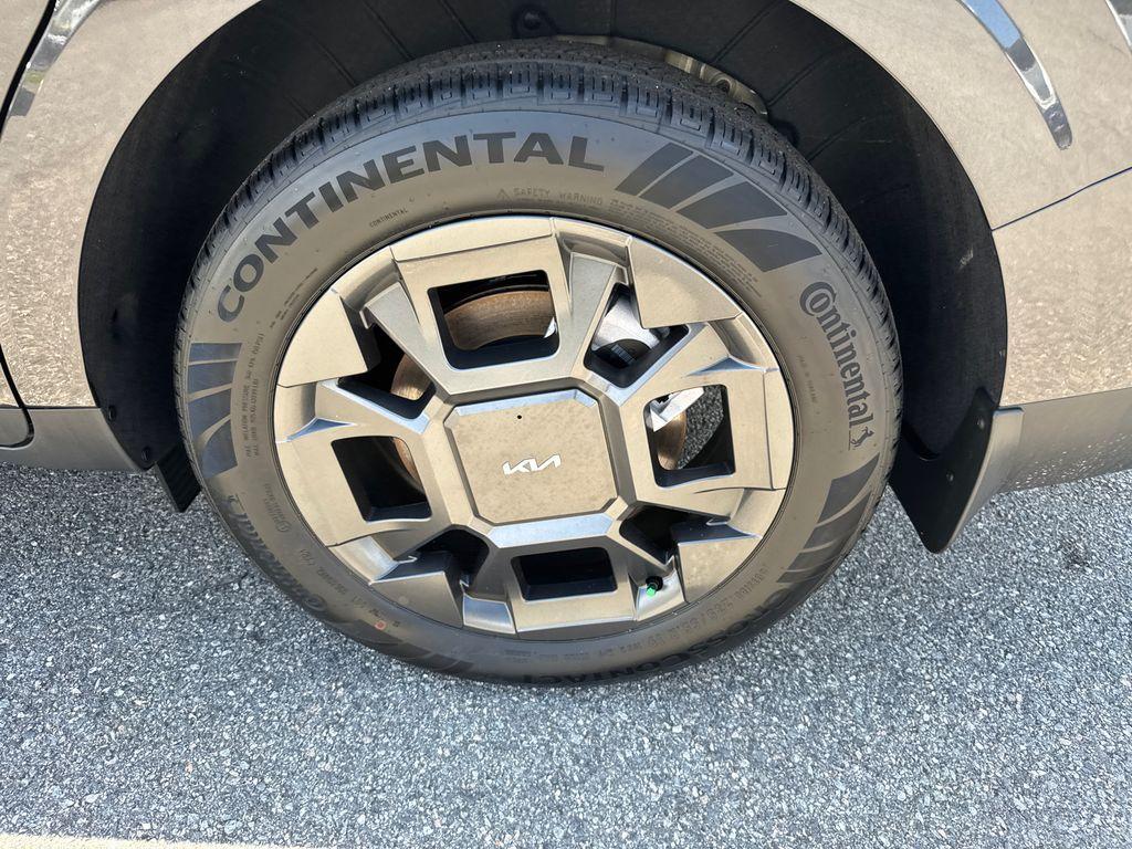 new 2025 Kia Carnival Hybrid car, priced at $43,083