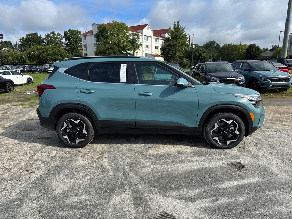 new 2025 Kia Seltos car, priced at $29,593