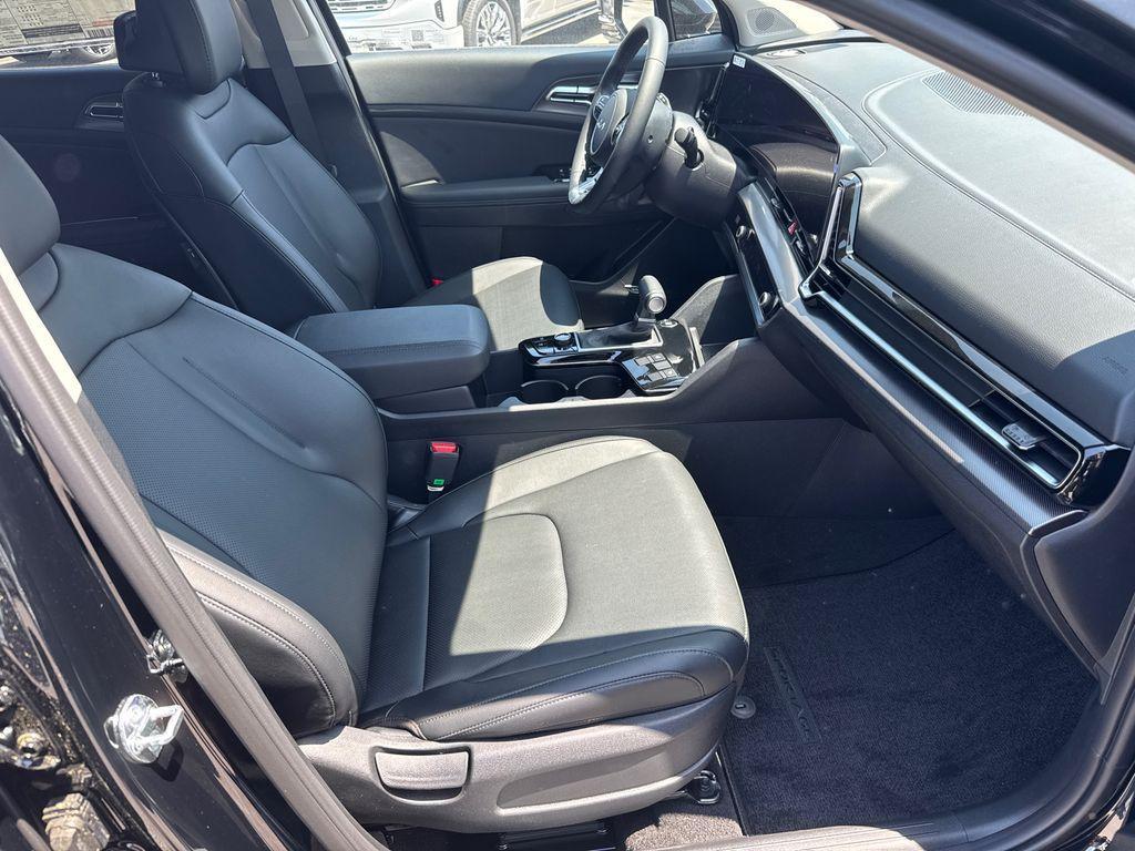 new 2025 Kia Sportage car, priced at $33,074