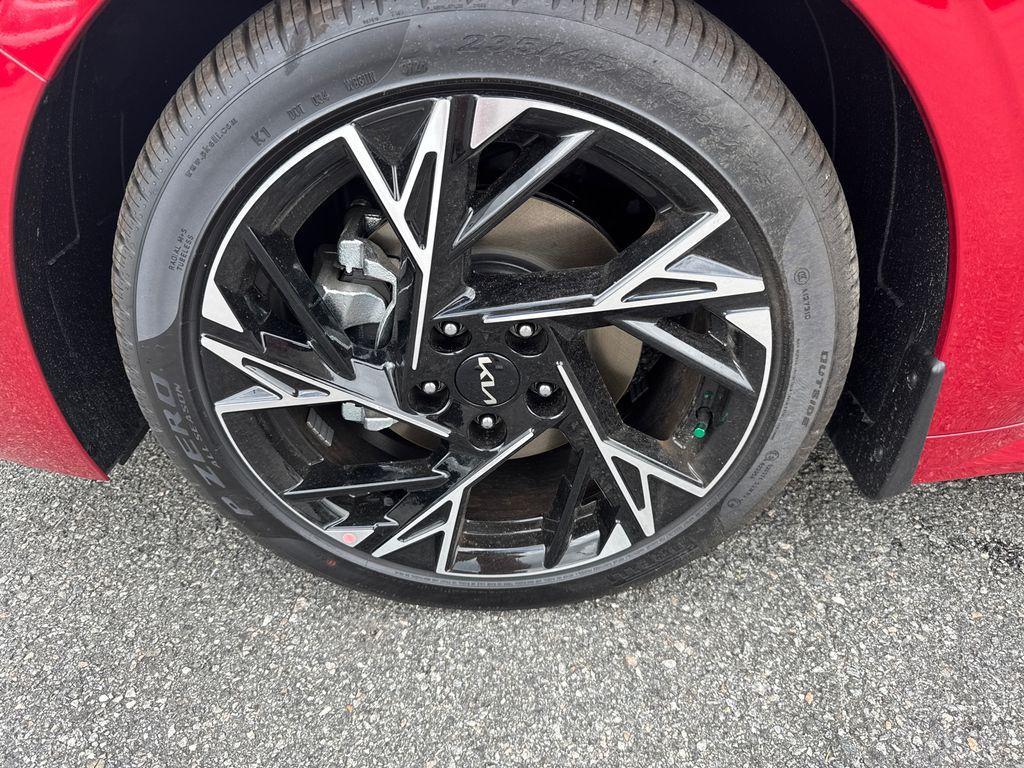new 2025 Kia K5 car, priced at $30,989