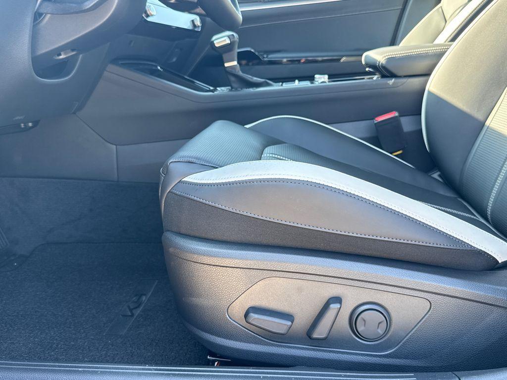 new 2025 Kia K5 car, priced at $30,652