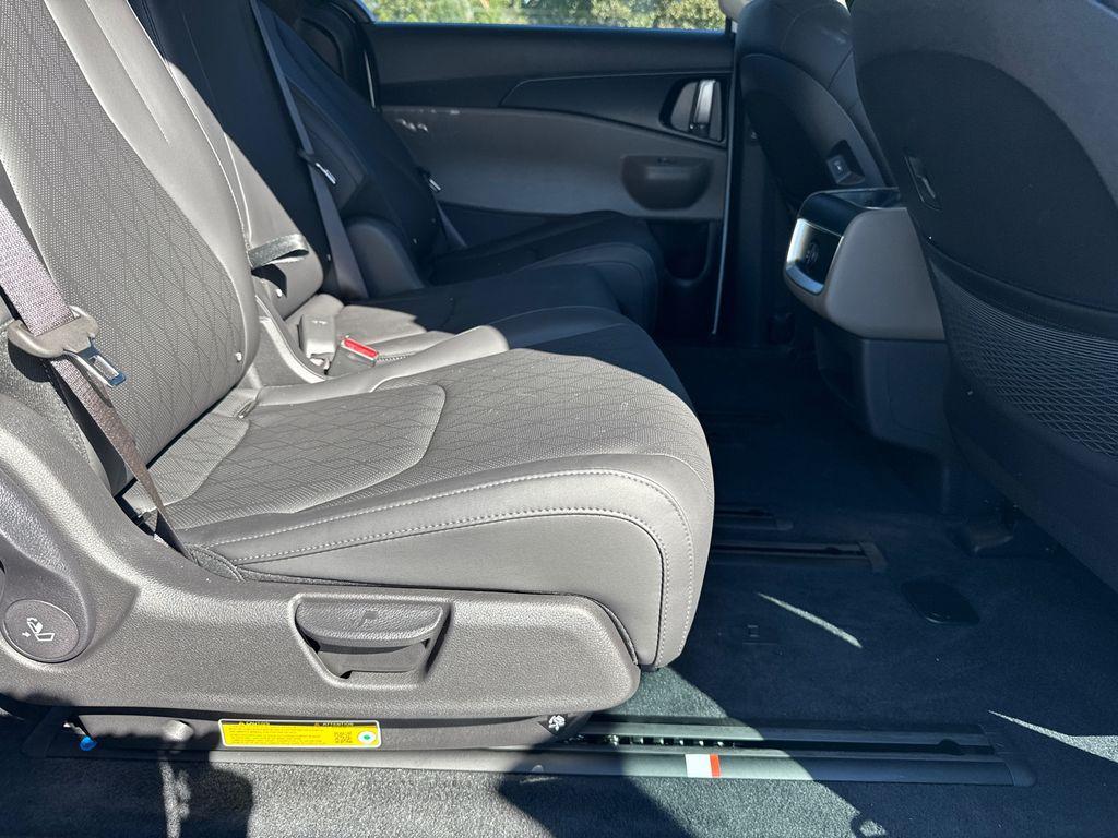 new 2025 Kia Carnival Hybrid car, priced at $41,463