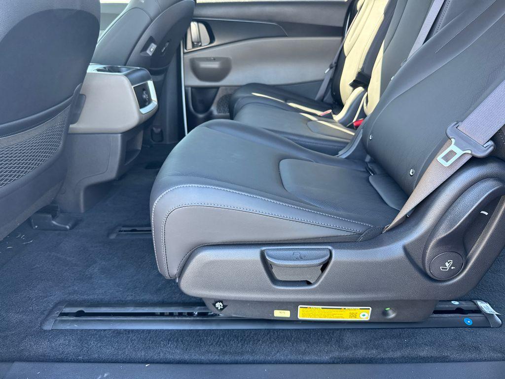 new 2025 Kia Carnival Hybrid car, priced at $41,463