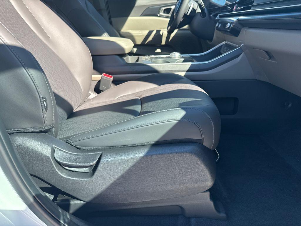 new 2025 Kia Carnival Hybrid car, priced at $41,463