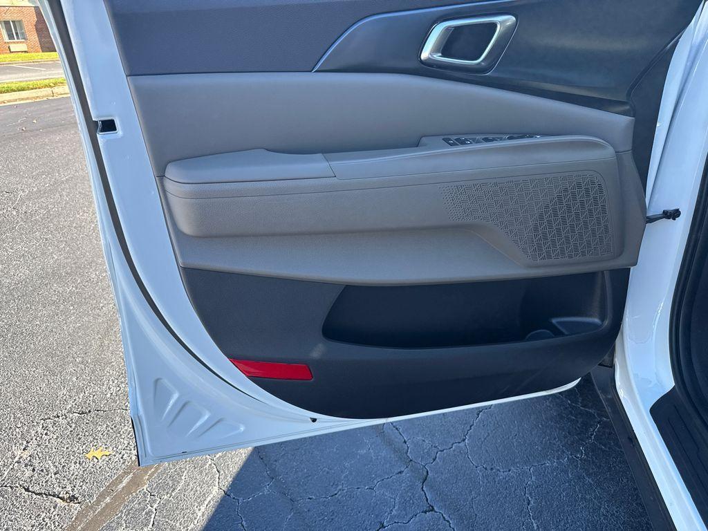 new 2025 Kia Carnival Hybrid car, priced at $41,463