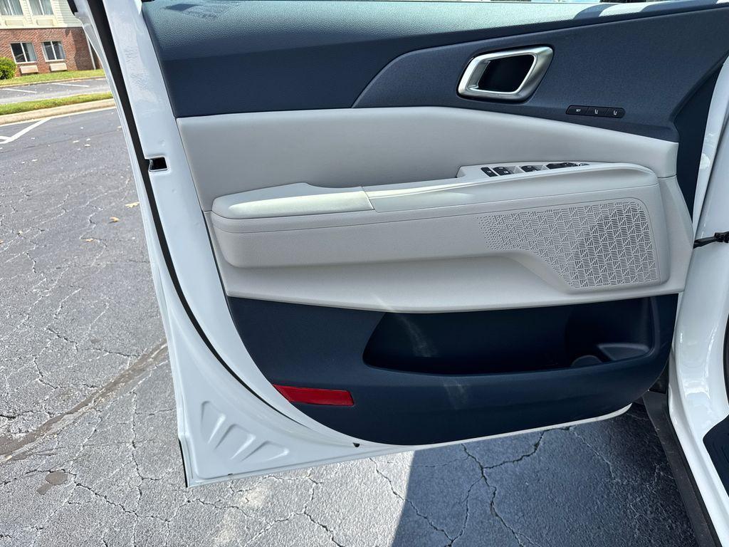 new 2026 Kia Carnival Hybrid car