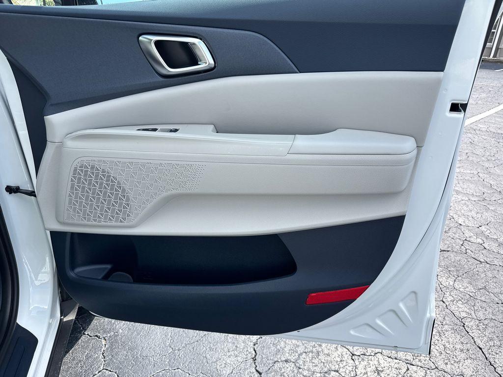 new 2026 Kia Carnival Hybrid car