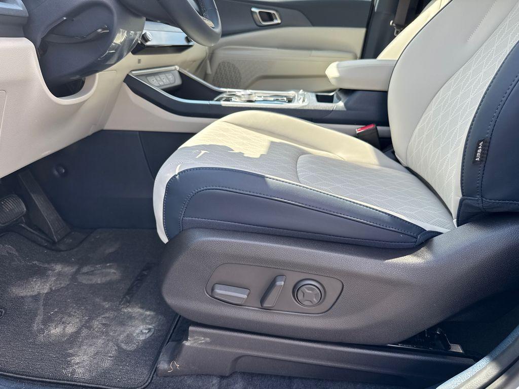 new 2026 Kia Carnival Hybrid car