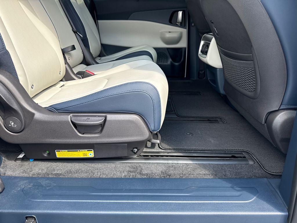 new 2026 Kia Carnival Hybrid car