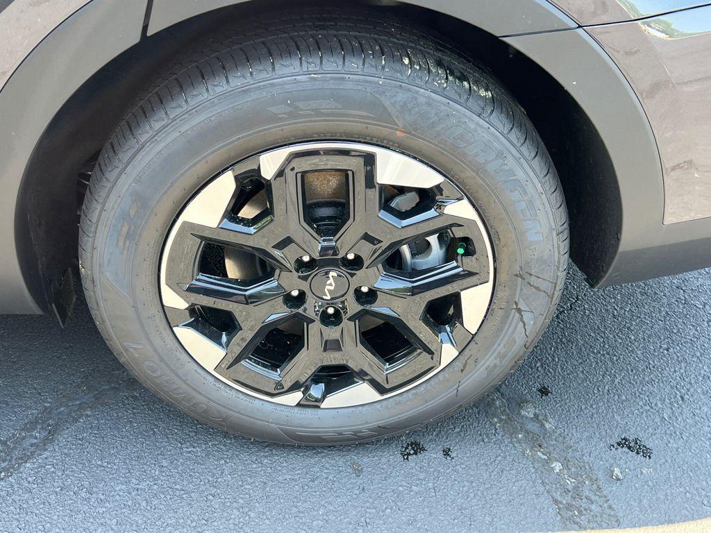 new 2025 Kia Sorento car, priced at $35,008