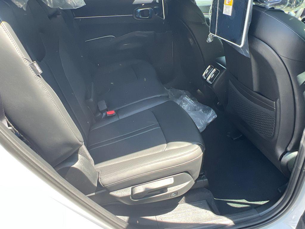 new 2025 Kia Sorento car, priced at $37,677