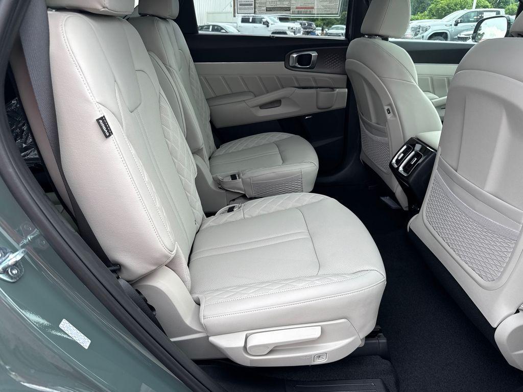 new 2025 Kia Sorento Hybrid car, priced at $46,313