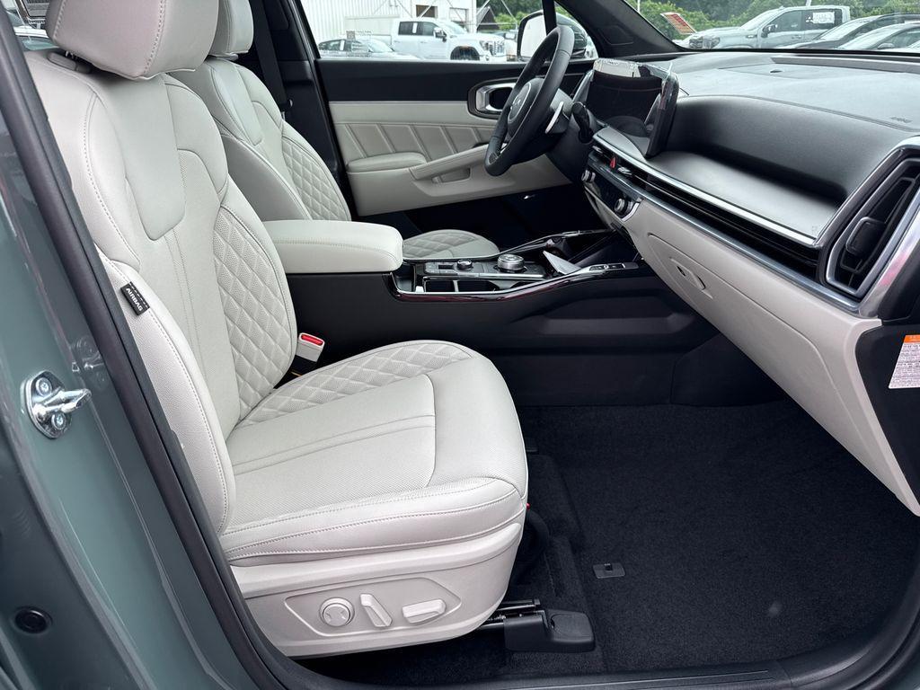 new 2025 Kia Sorento Hybrid car, priced at $46,313