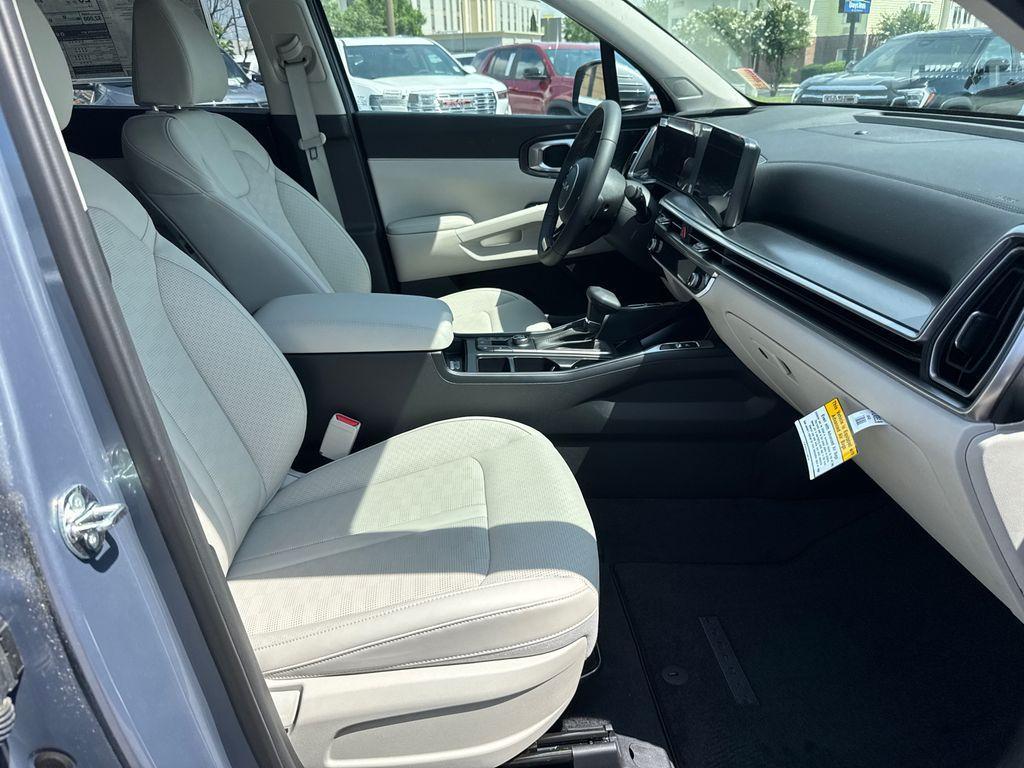 new 2025 Kia Sorento car, priced at $35,939