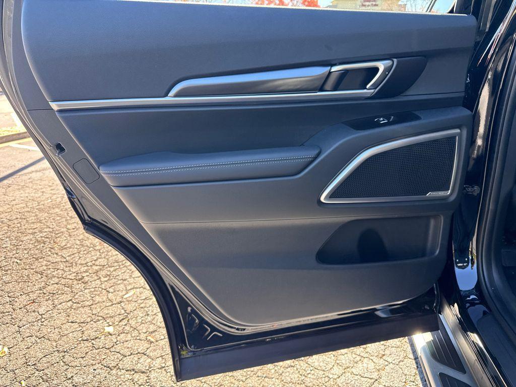 new 2025 Kia Telluride car, priced at $37,739