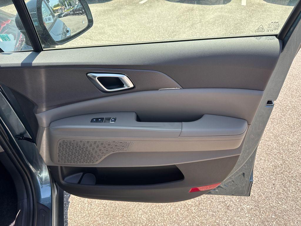 new 2025 Kia Carnival Hybrid car, priced at $48,236