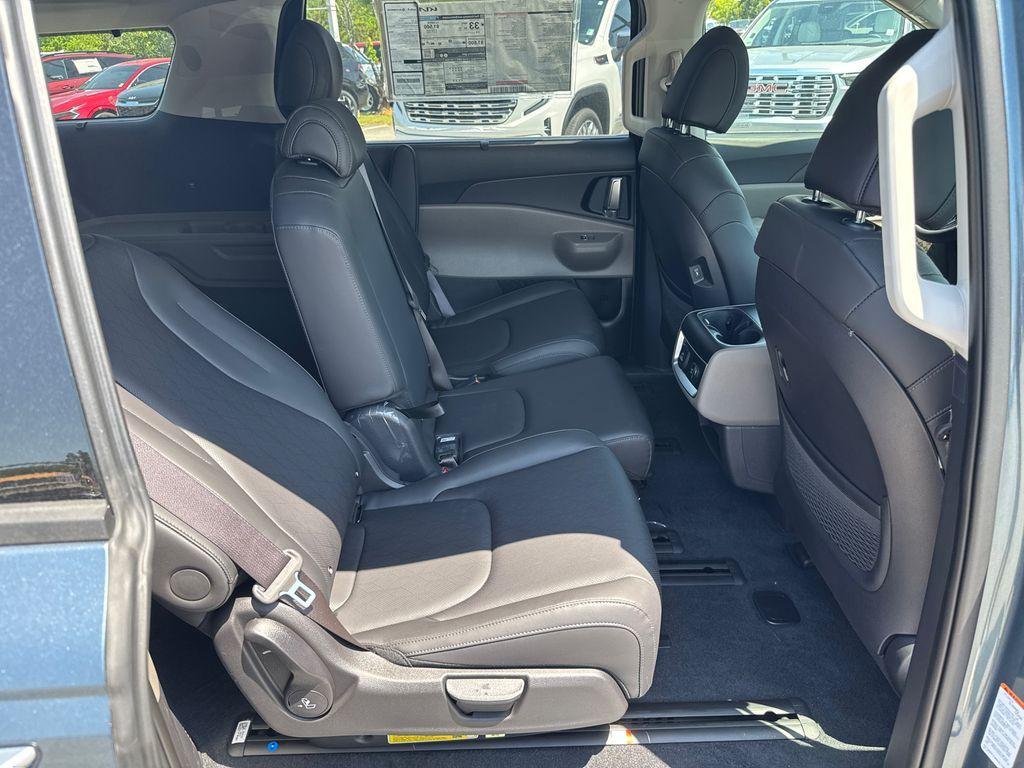 new 2025 Kia Carnival Hybrid car, priced at $48,236
