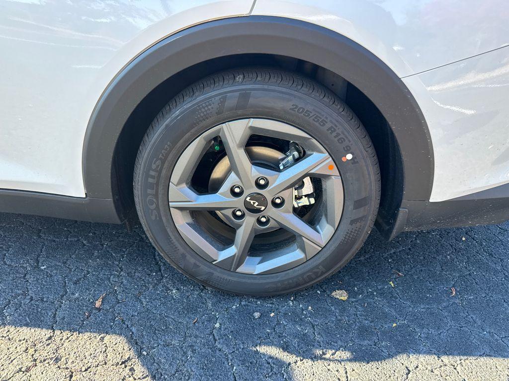 new 2025 Kia K4 car, priced at $23,878