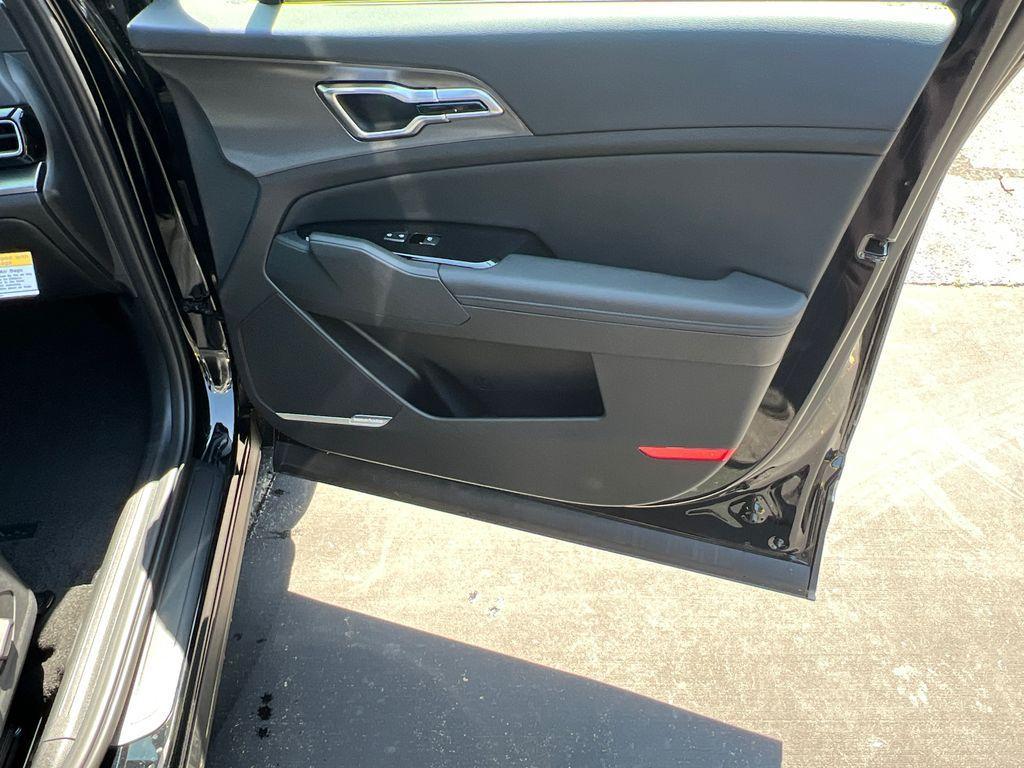 new 2025 Kia Sportage car, priced at $35,345