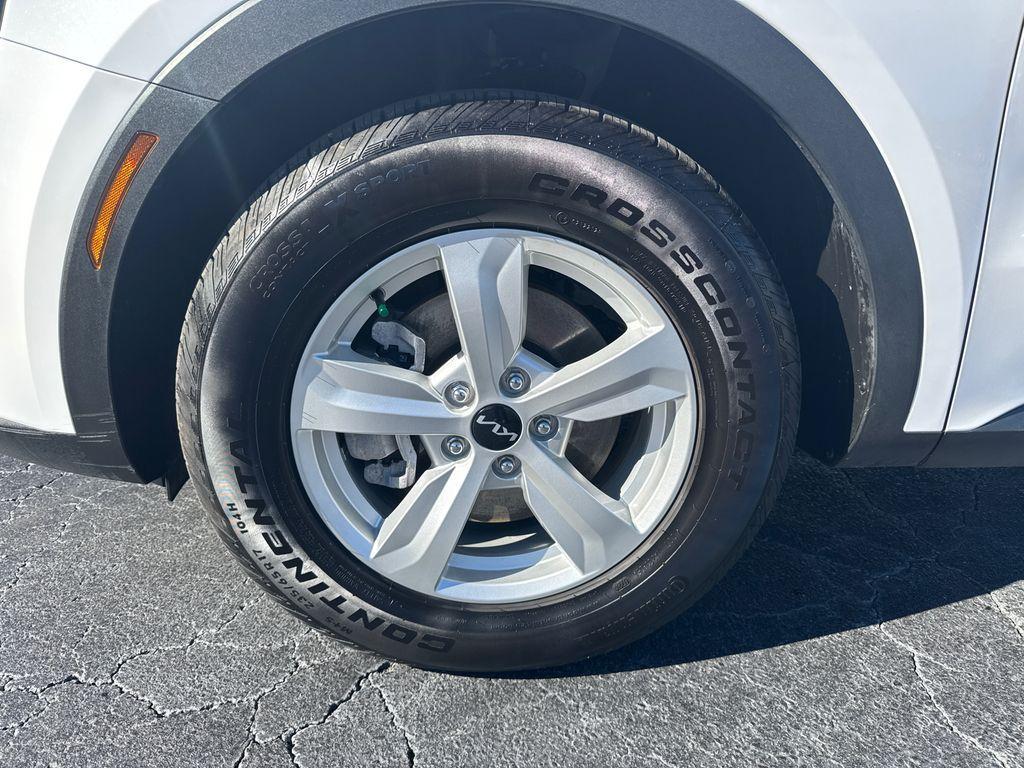 used 2024 Kia Sorento car, priced at $25,898