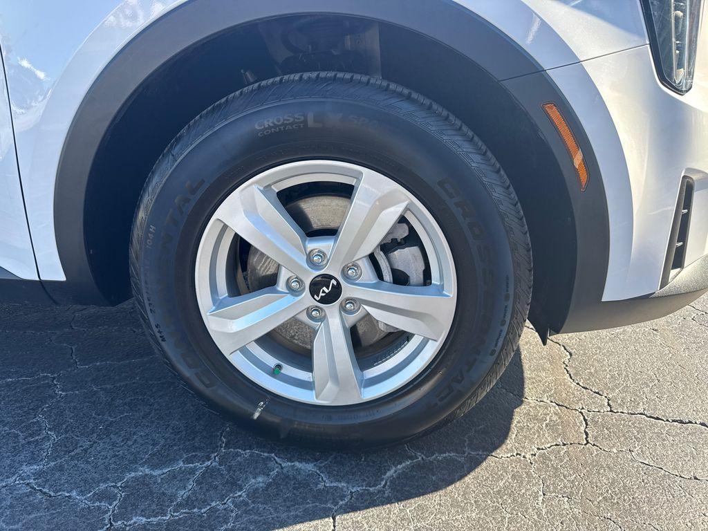 used 2024 Kia Sorento car, priced at $25,898