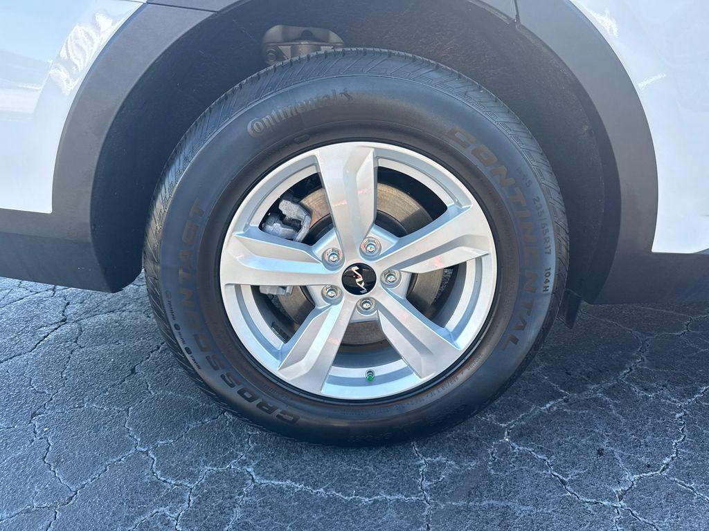 used 2024 Kia Sorento car, priced at $25,898